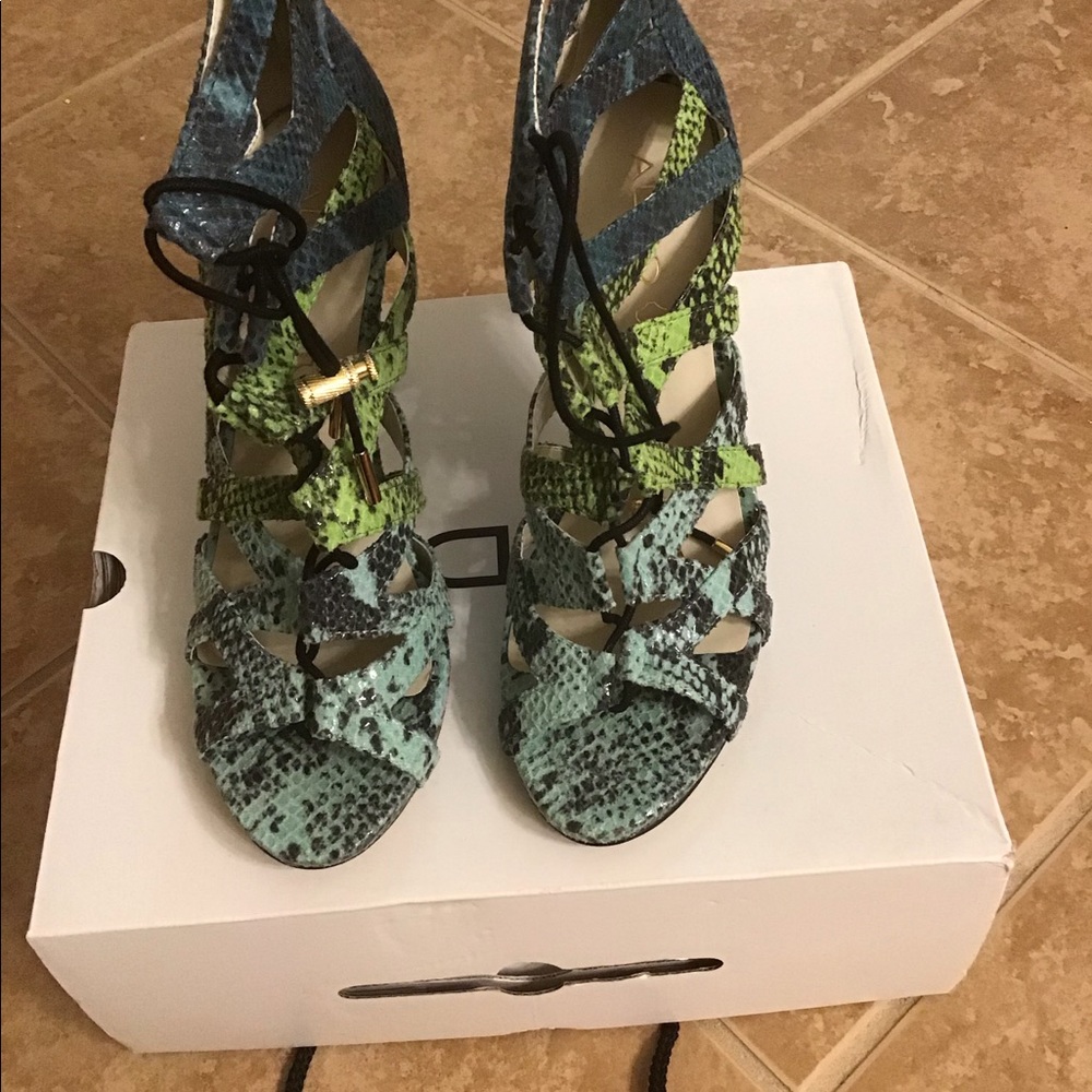 Shoes - Picture 4 of 4